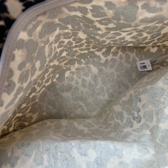 Bath & Body Works leopard print cosmetics tote. - Picture 4 of 9